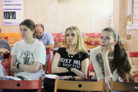 Врачи
